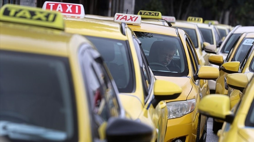 Афинские таксисты объявили трехдневную забастовку