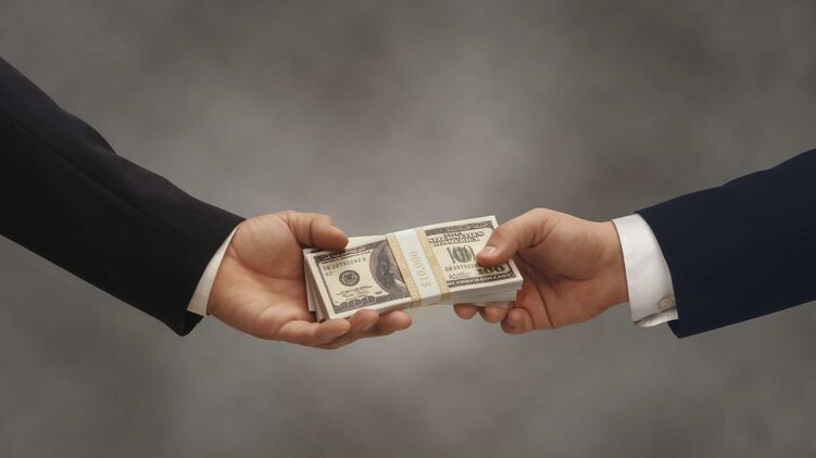 В Киеве криминальные авторитеты «Носик» и «Слепой» по заказу вымогали у врача 19 тысяч долларов