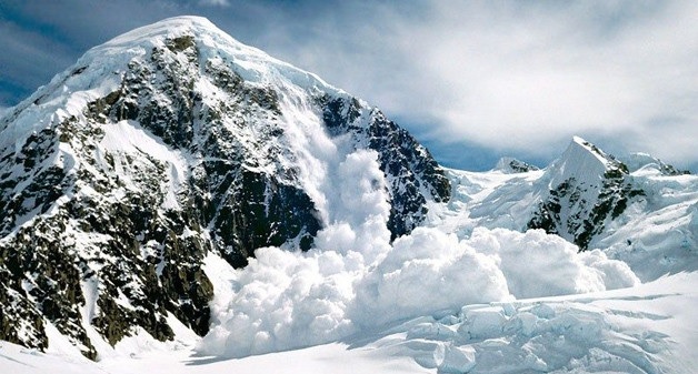 Во Франции двое лыжников погибли в результате схода лавины в Альпах