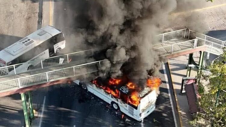 В Мексике вспыхнули беспорядки после ликвидации лидера крупного наркокартеля: американцев призвали спрятаться