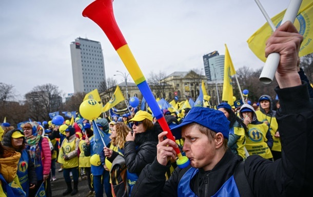 В Румынии 1500 мэрий объявили предупредительную забастовку из-за запланированных реформ