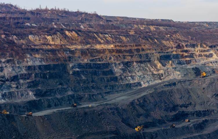 «Пустят по схеме Венесуэлы»: Кабмин Украины прописал механизм распределения денег от сделки с США по полезным ископаемым