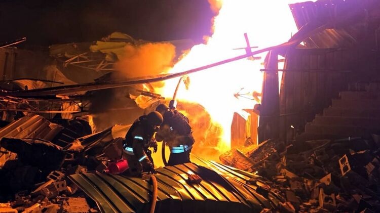 Ночью РФ наносила удары по ТЭЦ в Киеве, Харькове и Днепре: произошли пожары