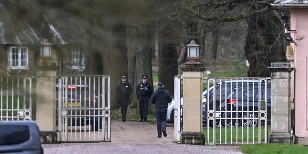 Полиция четвертый день обыскивает бывшее жилище экс-принца Эндрю в Виндзоре