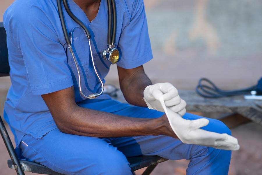 Американец съел хлеб из Walmart, попал в больницу и обвинил торговую сеть в сокрытии важной информации