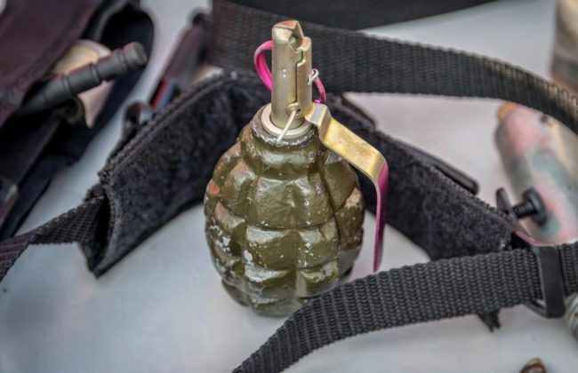 В Чернигове мужчина, выполняя заказ, бросил гранату к дверям ресторана