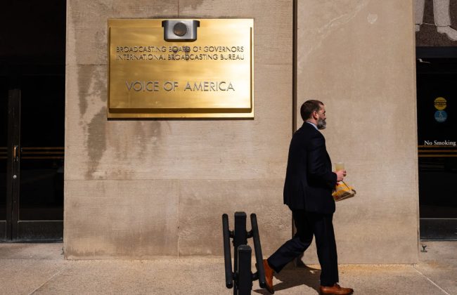 В США суд обязал восстановить вещание «Голоса Америки» после годовой паузы