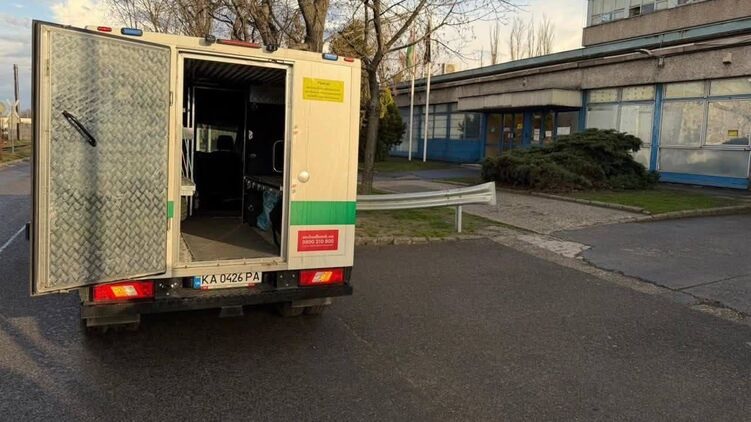 Без золота и банкнот: Венгрия вернула Ощадбанку пустые инкассаторские машины