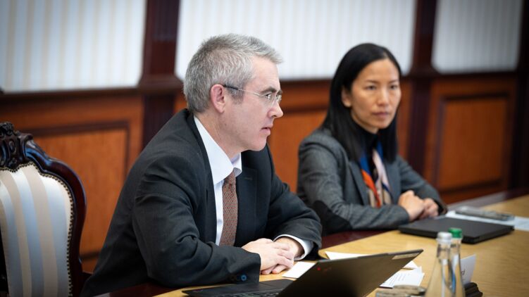 На фоне нехватки в Раде голосов за законы, нужные для выделения кредитов, в Киев прибыла миссия МВФ