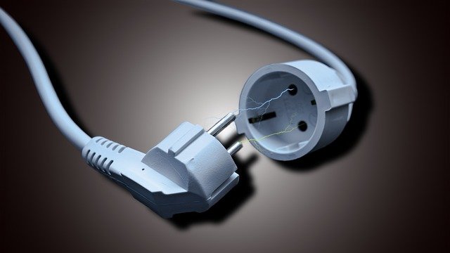 В Киеве введены временные графики отключений света – ДТЭК