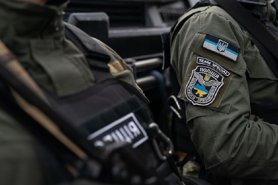 На Закарпатье пьяный начальник ТЦК с автоматом пытался мобилизовать строителей