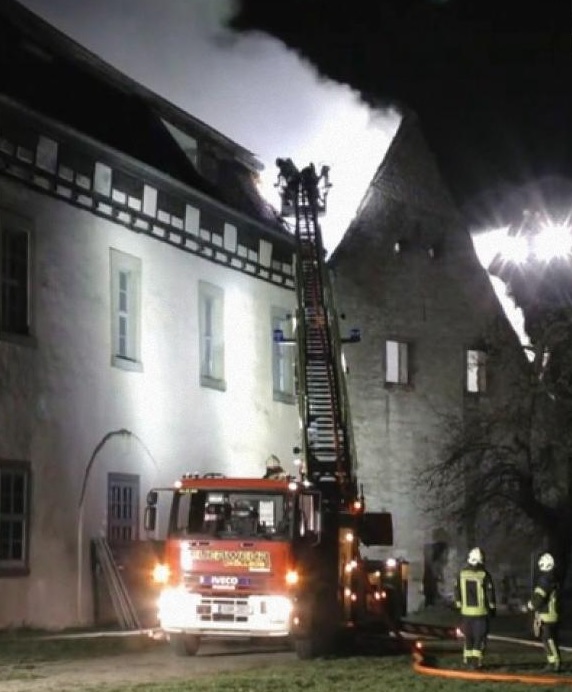 В Германии пожар уничтожил часть исторического замка 12-го века