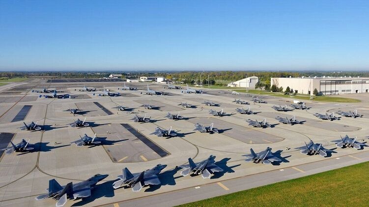 США хотят разместить в Румынии свои самолеты для ударов по Ирану — СМИ