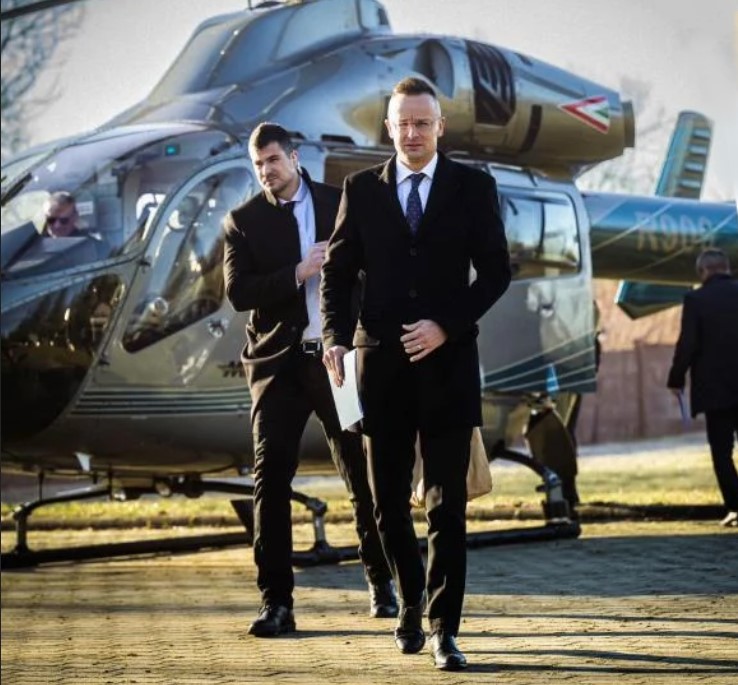 Глава МИД Венгрии Сийярто прибыл в Москву, чтобы получить гарантии на поставки нефти и газа по текущей цене