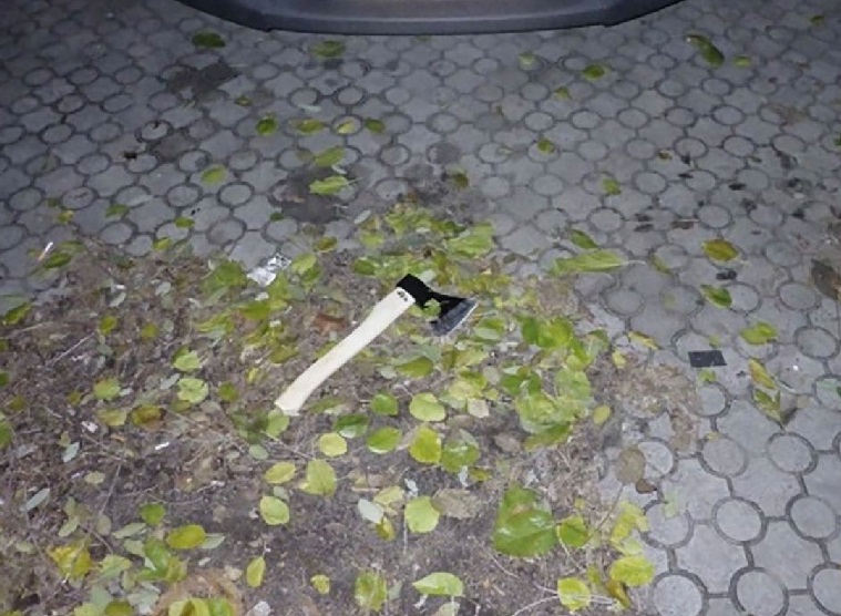 В Тернополе мужчина угрожал ТЦК топором и бросил в них «коктейль Молотова»