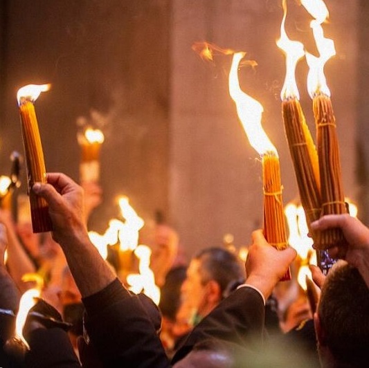 В Иерусалиме сошёл Благодатный огонь
