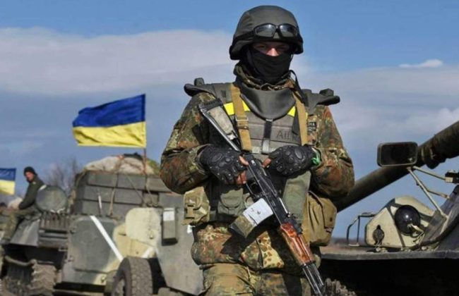 Зеленский продлил военное положение и мобилизацию в Украине