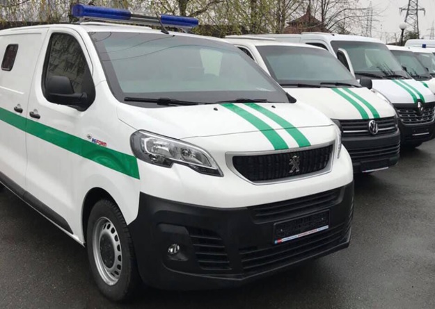 В «Приватбанке» впервые начали набирать женщин на работу инкассаторами