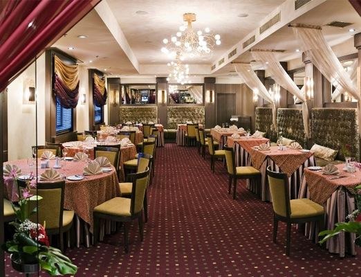 В Украине массово закрываются заведения общепита: платежки по коммуналке растут, сотрудников из-за работы ТЦК не хватает