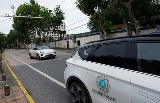 Более 100 беспилотных такси одновременно вышли из строя в Ухане — пассажиры застряли в автомобилях на 2 часа