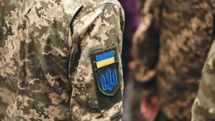 В Одессе разбили стекла в бусе военкомов и задули салон газом для побега призывников: ТЦК пожалуется в полицию