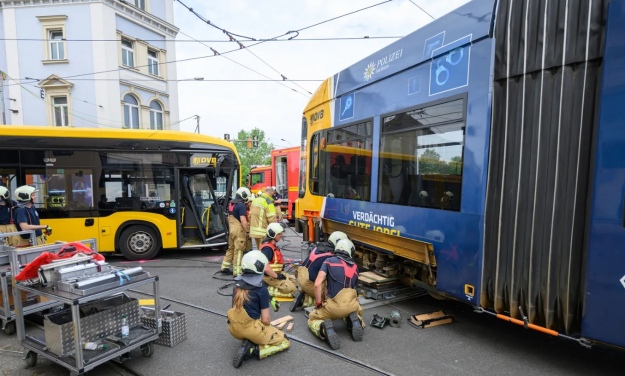 В немецком Дрездене 30 человек пострадали в результате ДТП с участием трамвая и автобуса