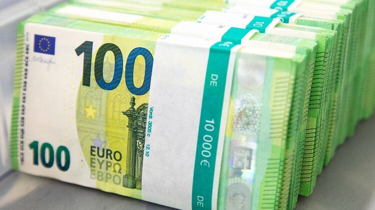 ЕК утвердила условия и порядок получения Украиной кредита 90 млрд евро