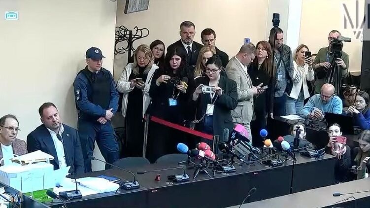Ермак узнавал у гадалки сведения о директоре НАБУ и об «антизеленской коалиции» — СМИ о судебном процессе в ВАКС