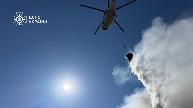 В Киевской области после обстрела ликвидировали масштабный пожар на площади 10 тысяч квадратных метров – ГСЧС