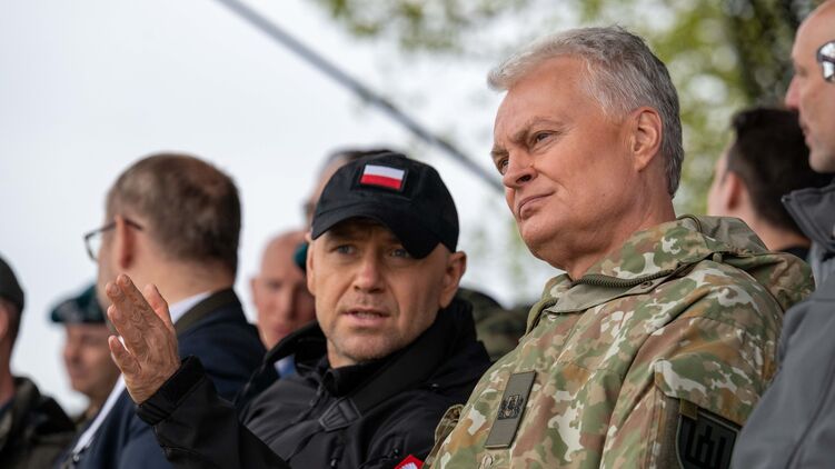 Президент Литвы потребовал сбивать все неизвестные дроны, которые залетают в страну
