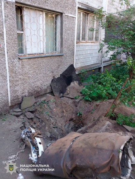 В Киеве боевая часть ракеты упала возле многоэтажки