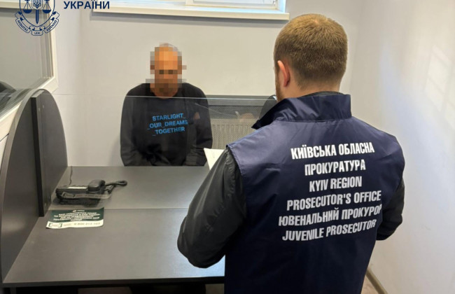 В Буче мужчина среди ночи залез в чужое жилье и начал трогать 8-летнюю девочку