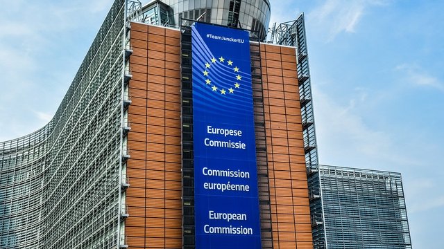 Еврокомиссия предлагает продлить еще на год меры защиты в ЕС для украинцев: есть исключение – мужчины призывного возраста