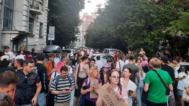 Акции протеста против отставки Фёдорова финансируют Коломойский и Конотопский — блогер