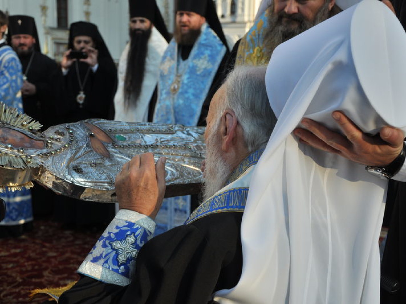 В Киево-Печерскую Лавру прибыла Плащаница Пресвятой Богородицы, 19 сентября 2012г.