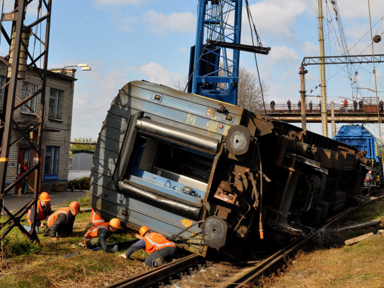 Поезд сошел с рельс возле железнодорожной станции Запорожье-1, 1 ноября 2012г.