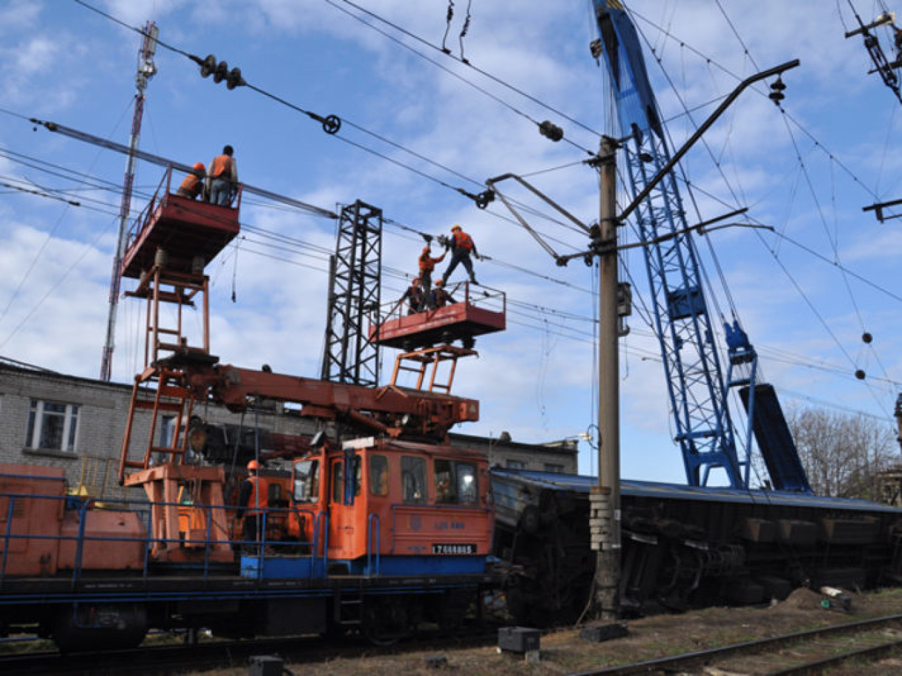 Поезд сошел с рельс возле железнодорожной станции Запорожье-1, 1 ноября 2012г.
