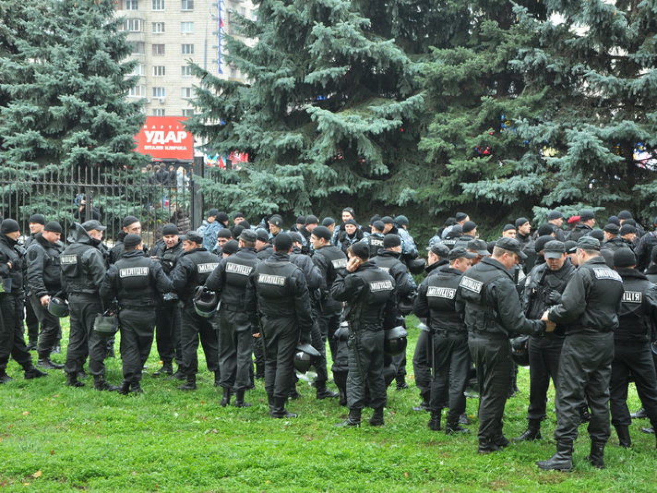 Возле ЦИК митингует оппозиция, 5 ноября 2012г.