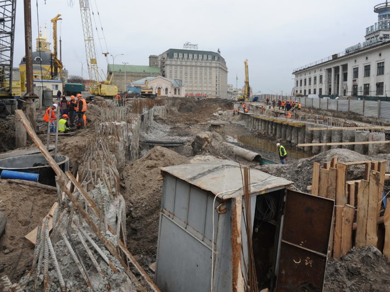 Реконструкция Почтовой площади в Киеве, 12 ноября 2012 г.