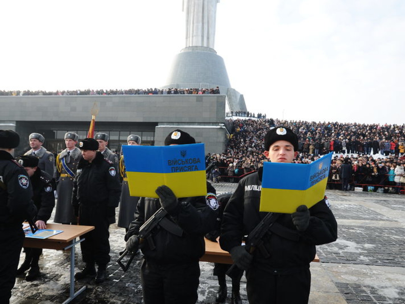 Более тысячи милиционеров присягли украинцам, 8 декабря 2012г.