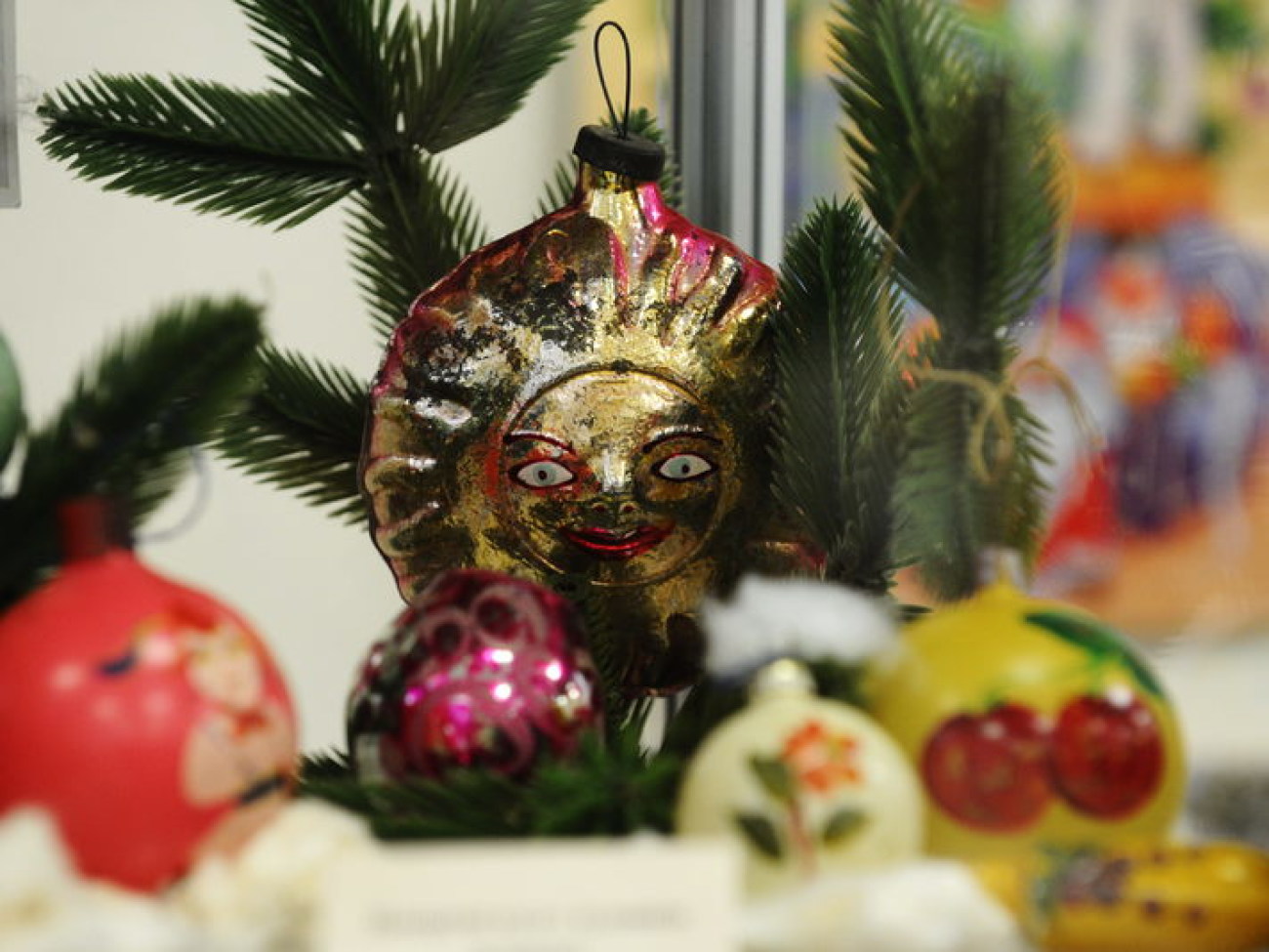 В Киеве можно увидеть авторские елочные игрушки, 8 декабря 2012г.