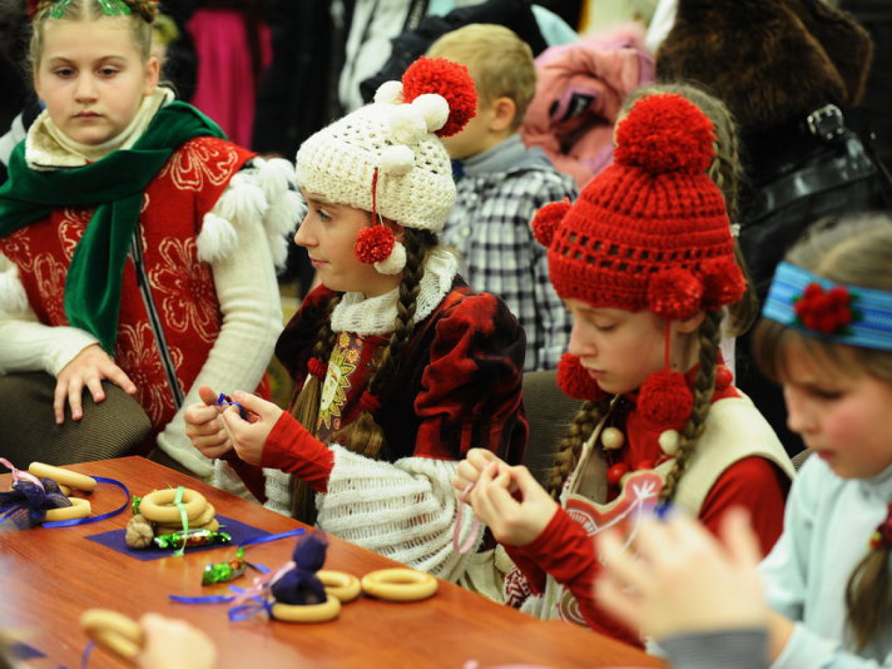 В Киеве можно увидеть авторские елочные игрушки, 8 декабря 2012г.