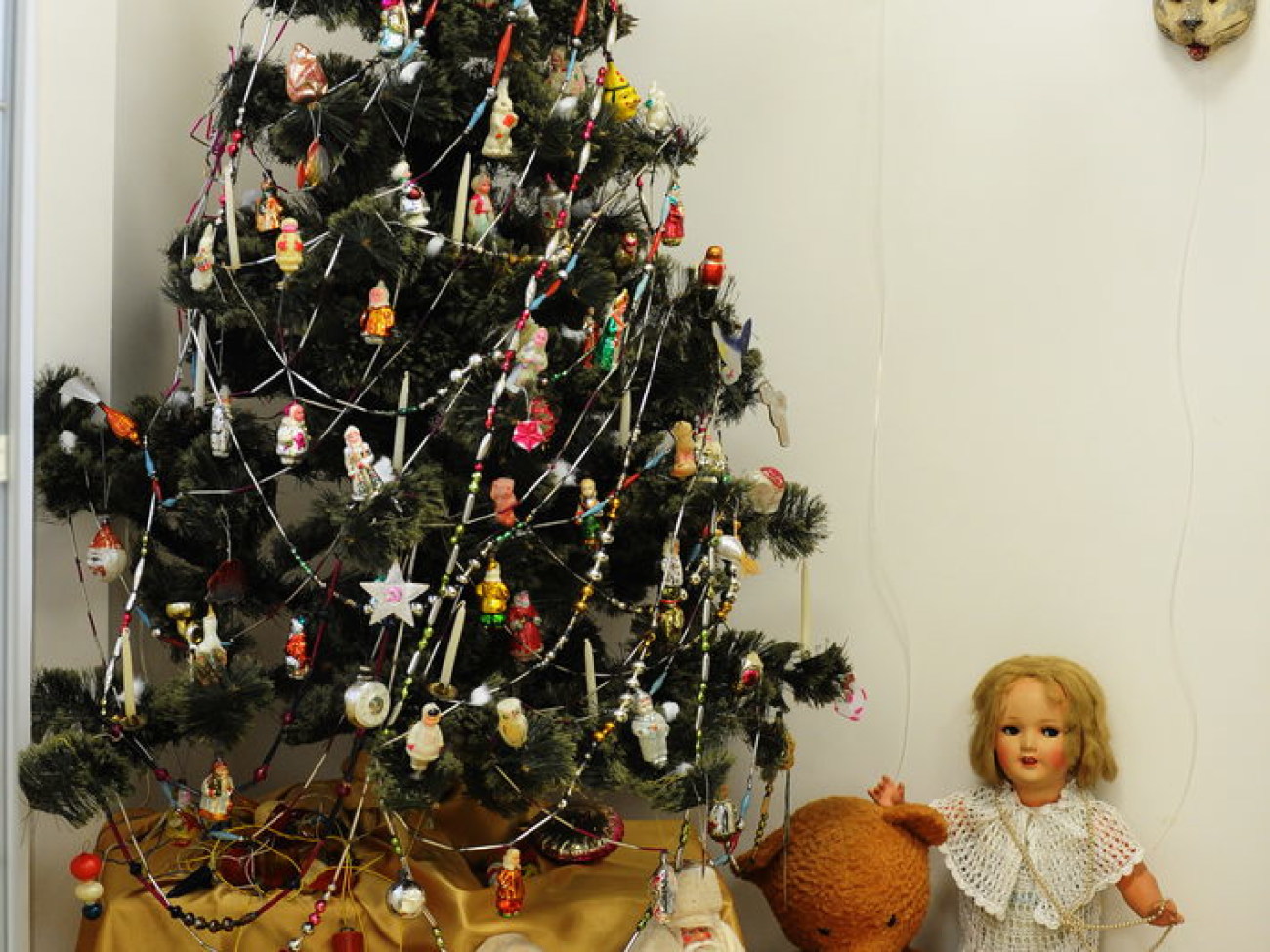 В Киеве можно увидеть авторские елочные игрушки, 8 декабря 2012г.