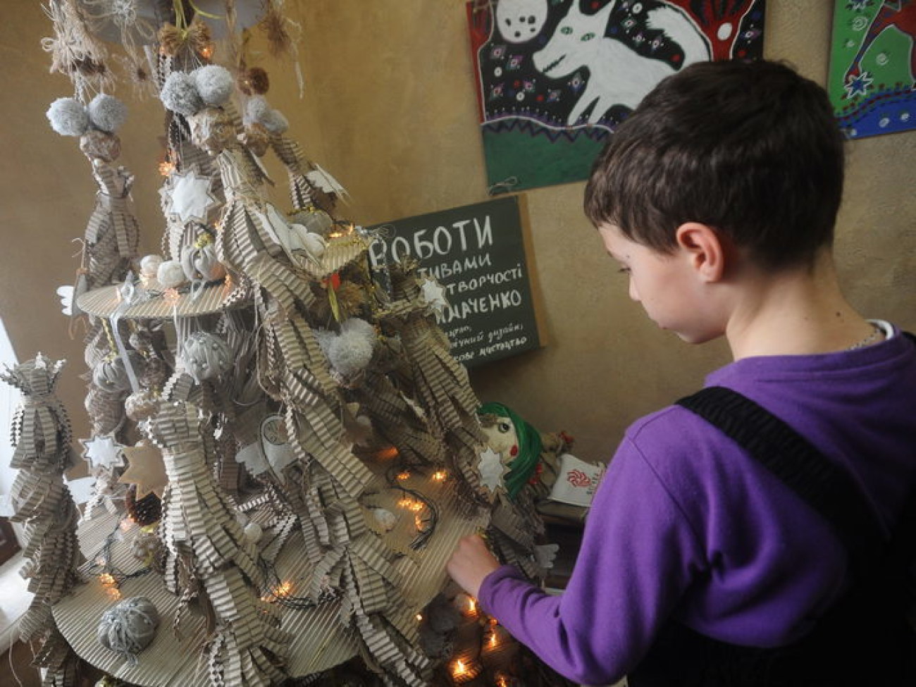 В Киеве можно увидеть авторские елочные игрушки, 8 декабря 2012г.