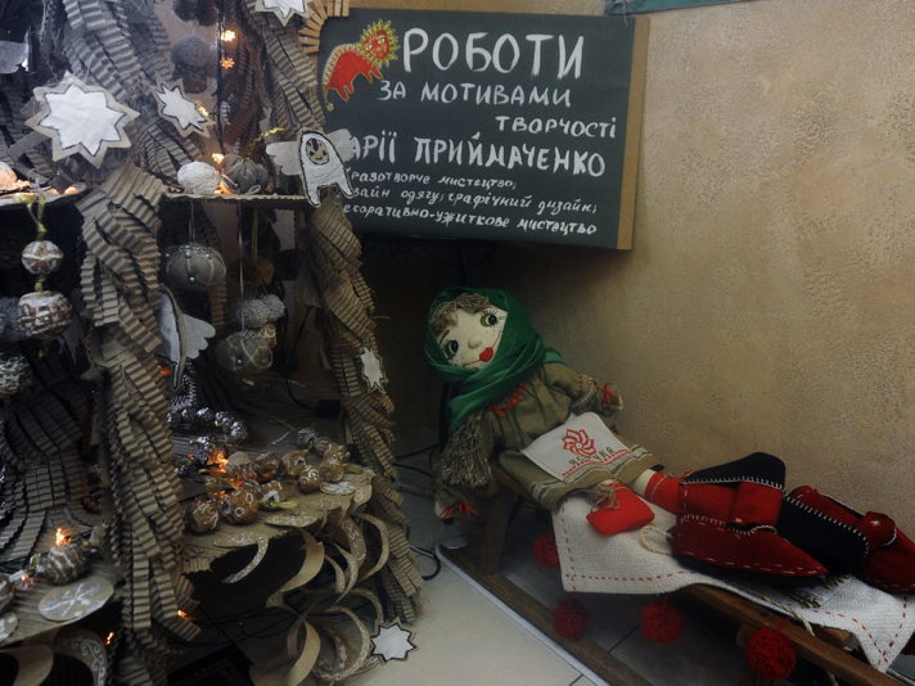 В Киеве можно увидеть авторские елочные игрушки, 8 декабря 2012г.