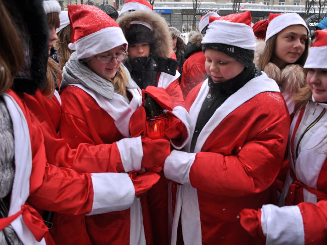 Общине Киева передали Вифлеемский огонь мира, 22 декабря 2012г.