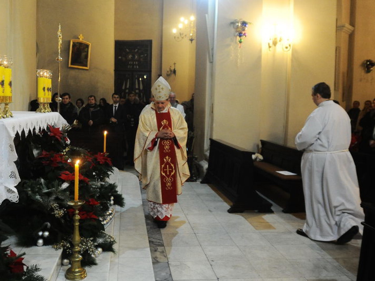 Католики и лютеране празднуют Рождество, 24 декабря 2012г.