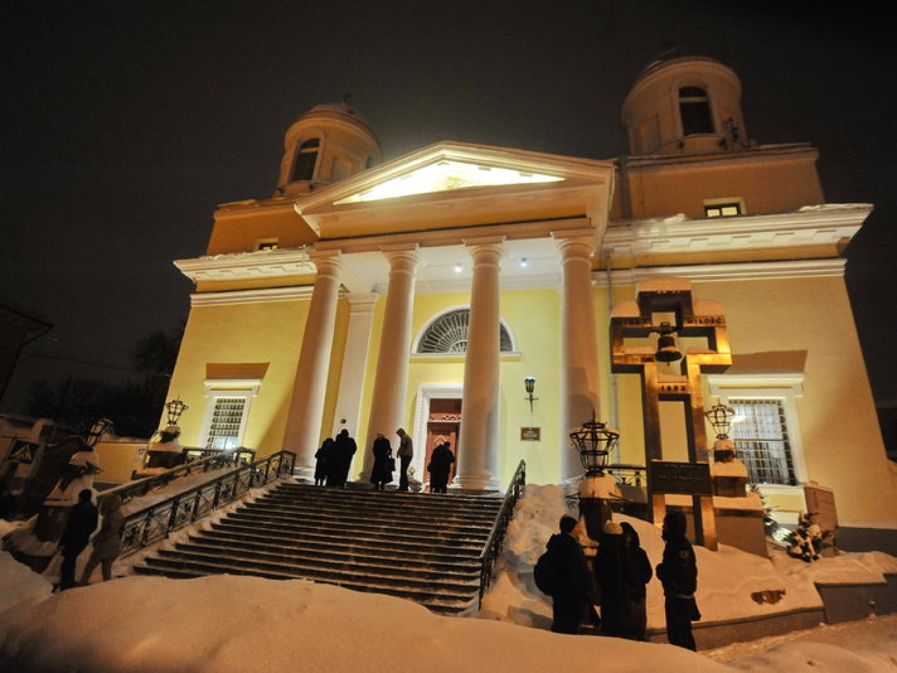 Католики и лютеране празднуют Рождество, 24 декабря 2012г.