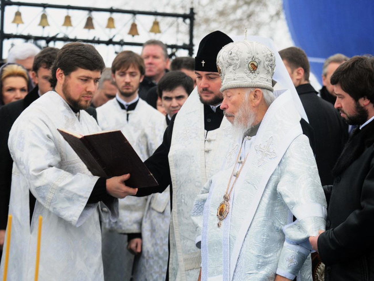 Власть Украины празднует Крещение, 19 января 2012г.