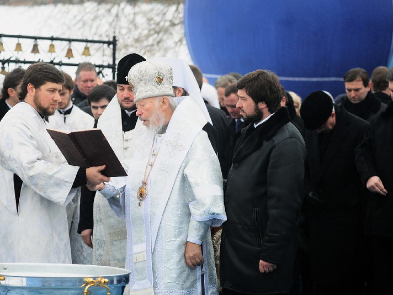 Власть Украины празднует Крещение, 19 января 2012г.